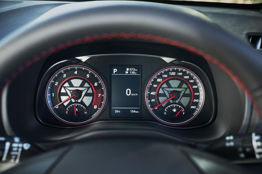 Панель приборов Hyundai Kona Iron Man Edition (OS) 2019 года  (AU) (фото 3 из 21)